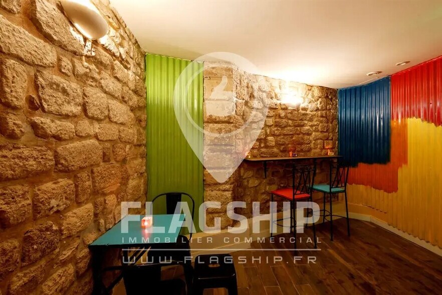 Retail in Paris for lease - Interior Photo - Image 2 of 8