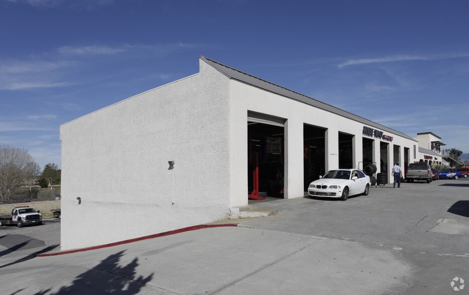25805-25865 San Fernando Rd, Santa Clarita, CA for lease - Building Photo - Image 2 of 6