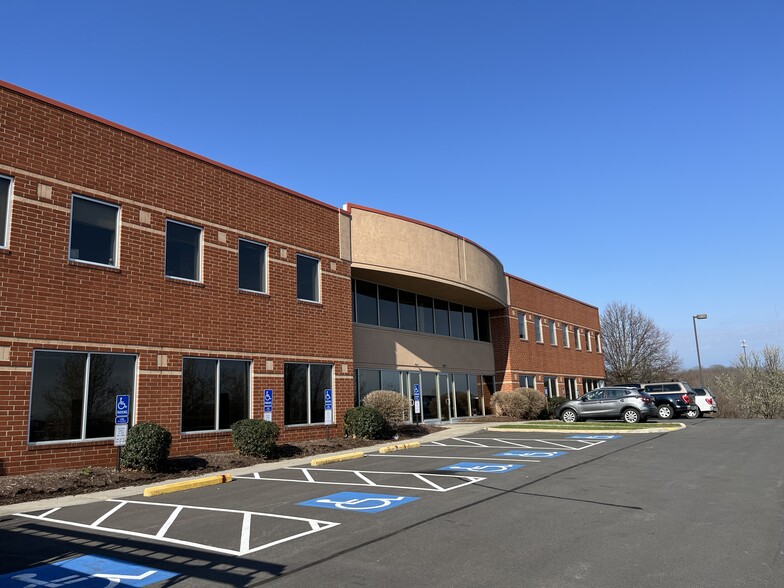 401 Technology Dr, Canonsburg, PA for sale - Building Photo - Image 1 of 15