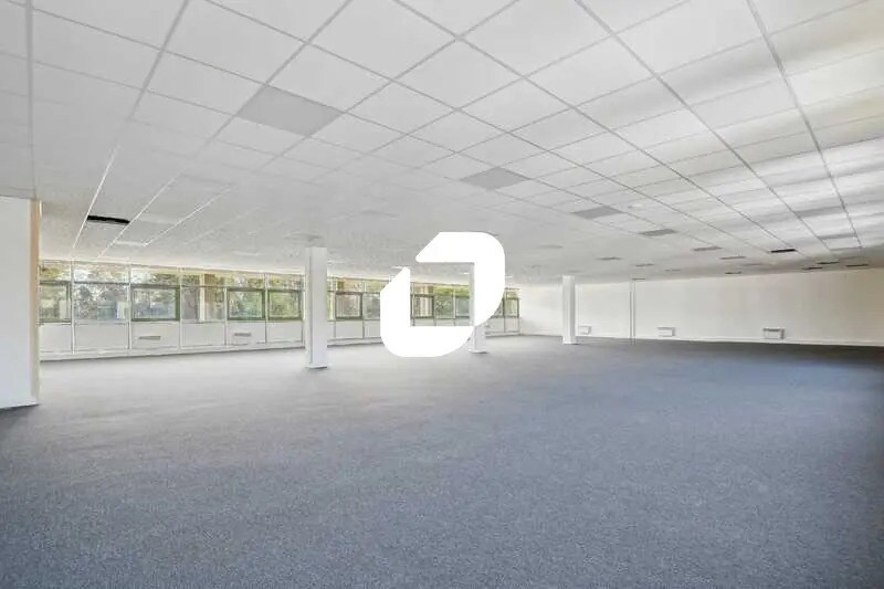 Flex in Lisses for lease - Interior Photo - Image 3 of 14