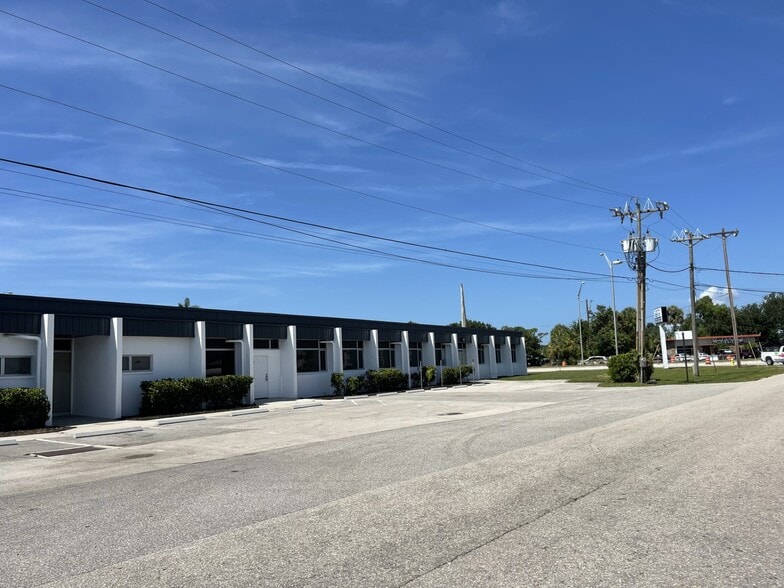 1288 N Tamiami Trl, North Fort Myers, FL for sale - Building Photo - Image 2 of 9