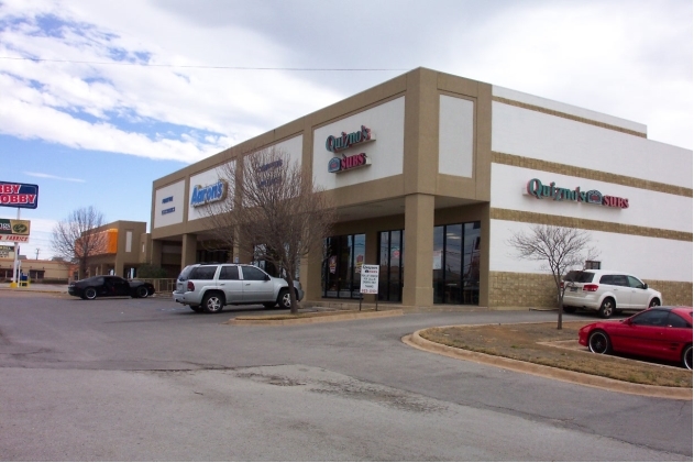 2811 Southwest Pky, Wichita Falls, TX for lease - Building Photo - Image 2 of 4