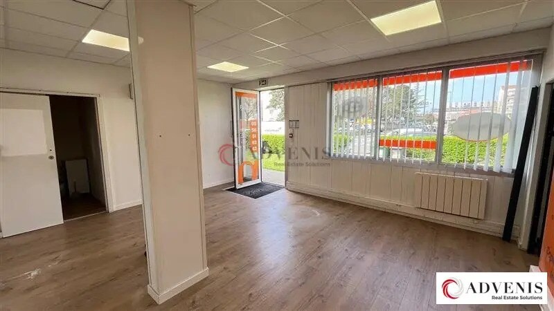 Office in Mérignac for sale - Interior Photo - Image 2 of 7