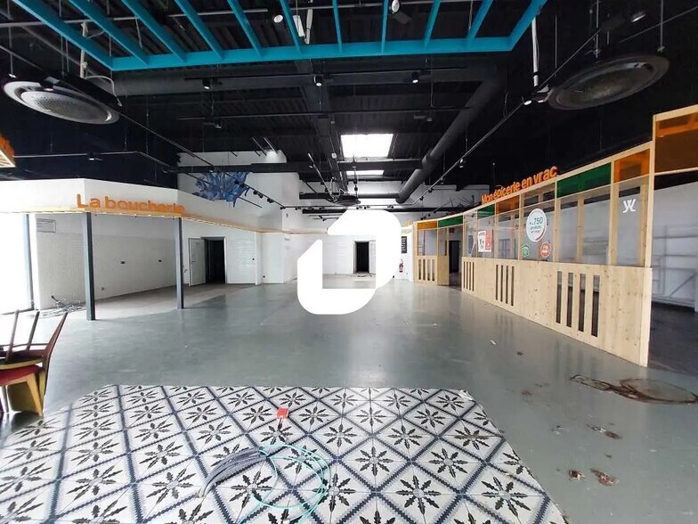 Retail in Maurepas for lease - Interior Photo - Image 3 of 5