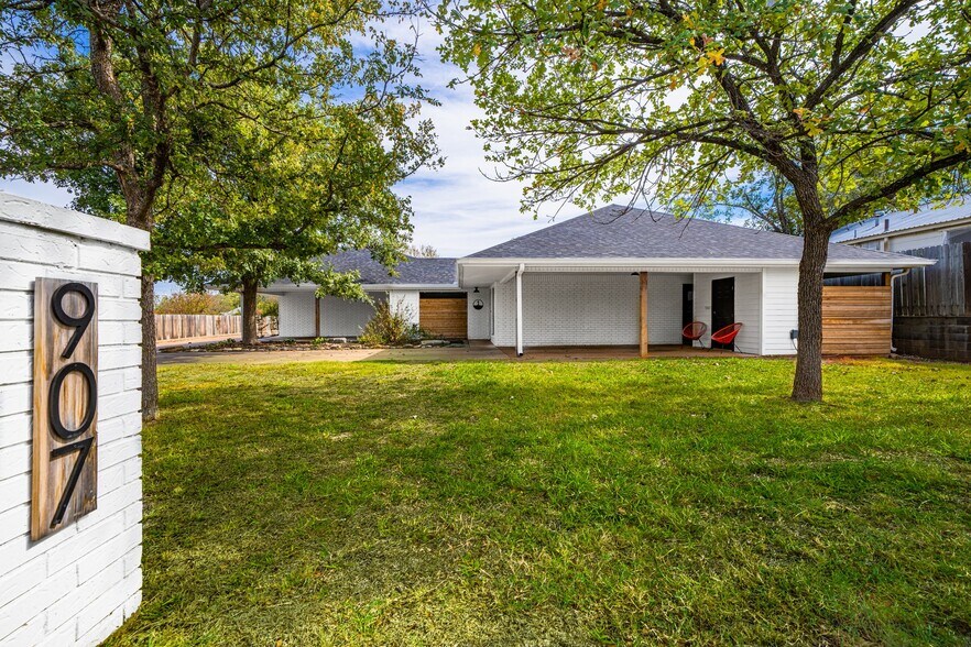 907 Hill St, Fredericksburg, TX for sale - Building Photo - Image 1 of 1