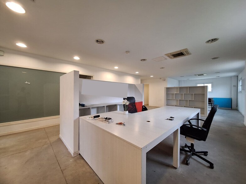 Flex in Blanquefort for lease - Building Photo - Image 2 of 6