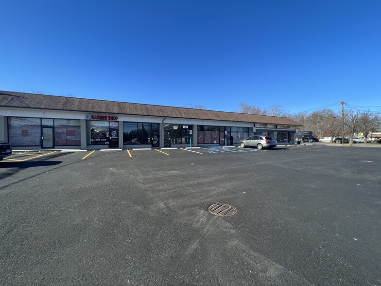 34-48 Lowell Ave, Islip Terrace, NY for lease - Building Photo - Image 2 of 7