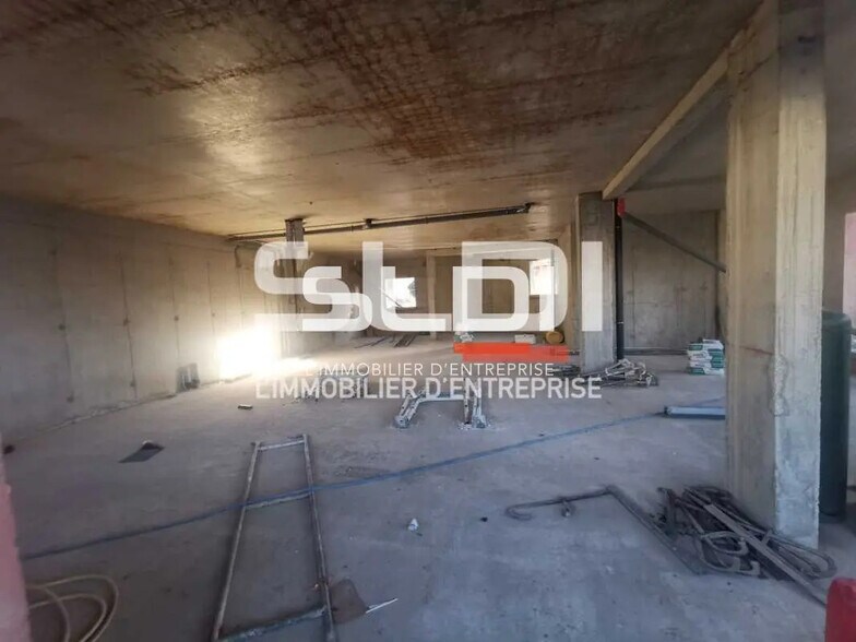 Office in Pont-de-Chéruy for lease - Construction Photo - Image 3 of 8