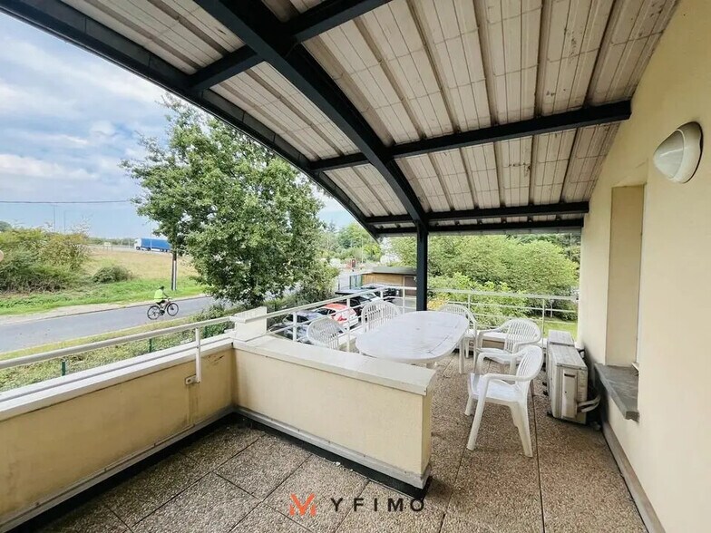 Office in Orgeval for lease - Building Photo - Image 2 of 9