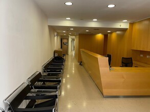 Retail in Barcelona, Barcelona for lease Interior Photo- Image 2 of 9