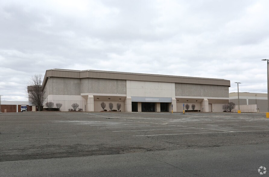 90 Elm St, Enfield, CT for sale - Primary Photo - Image 1 of 1