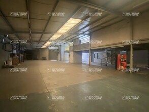 Flex in Échirolles for lease Building Photo- Image 2 of 10