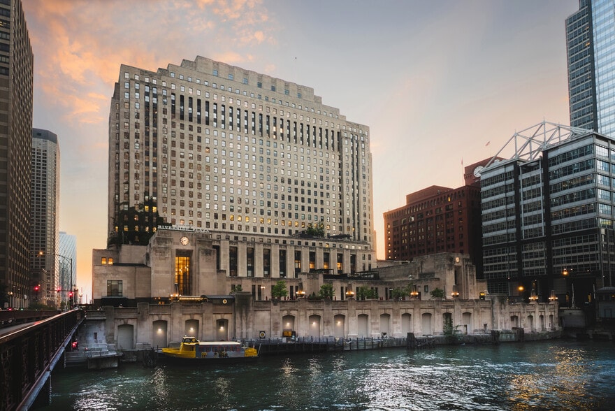 2 N Riverside Plz, Chicago, IL for lease - Building Photo - Image 1 of 11