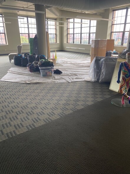 318 E Chicago St, Milwaukee, WI for sale - Building Photo - Image 3 of 25