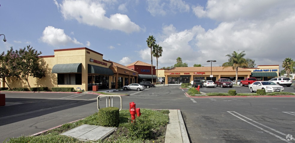 1386-1490 E Foothill Blvd, Upland, CA for lease - Building Photo - Image 1 of 15