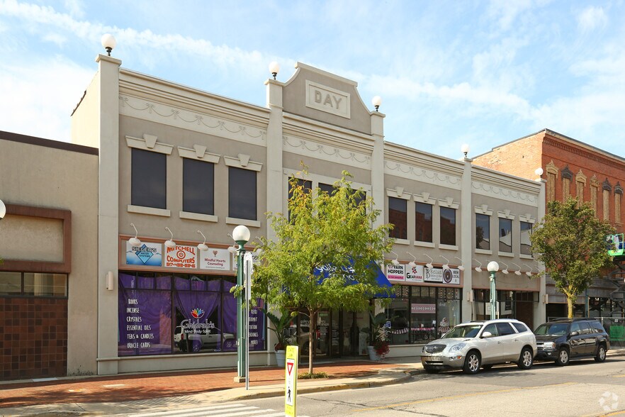 130-136 E Maumee St, Adrian, MI for sale - Primary Photo - Image 1 of 1