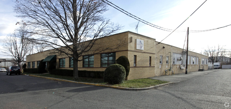 2410 Iorio St, Union, NJ for lease - Primary Photo - Image 1 of 3