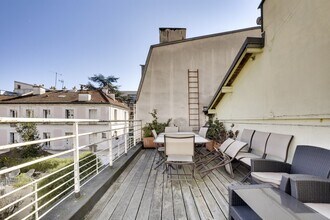 Office in Paris for sale Building Photo- Image 2 of 3