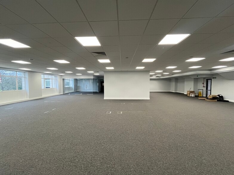 Great North Rd, Hatfield for lease - Building Photo - Image 3 of 18