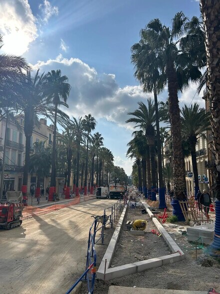 Office in Hyères for sale - Building Photo - Image 2 of 10