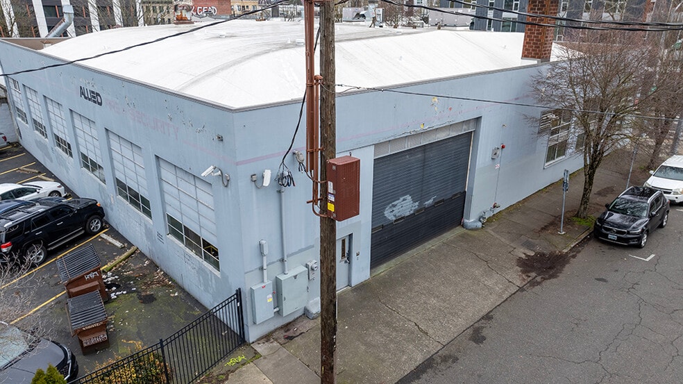 530 NE Couch St, Portland, OR for lease - Building Photo - Image 2 of 32