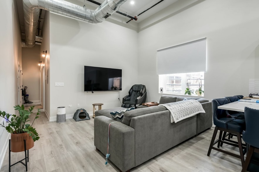 3210 W Lawrence Ave, Chicago, IL for sale - Interior Photo - Image 3 of 42