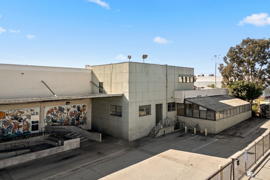 3150 E 46th St, Los Angeles, CA for lease - Building Photo - Image 3 of 42
