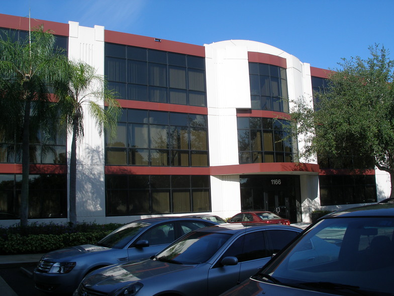 1166 W Newport Center Dr, Deerfield Beach, FL for lease - Building Photo - Image 1 of 1