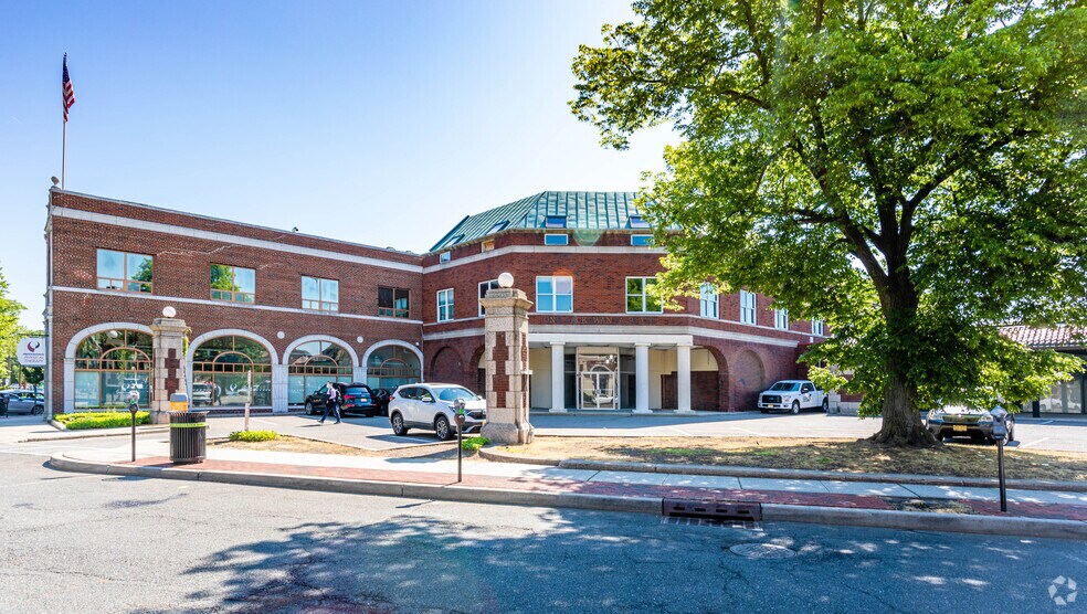 1 Greenwood Ave, Montclair, NJ 07042