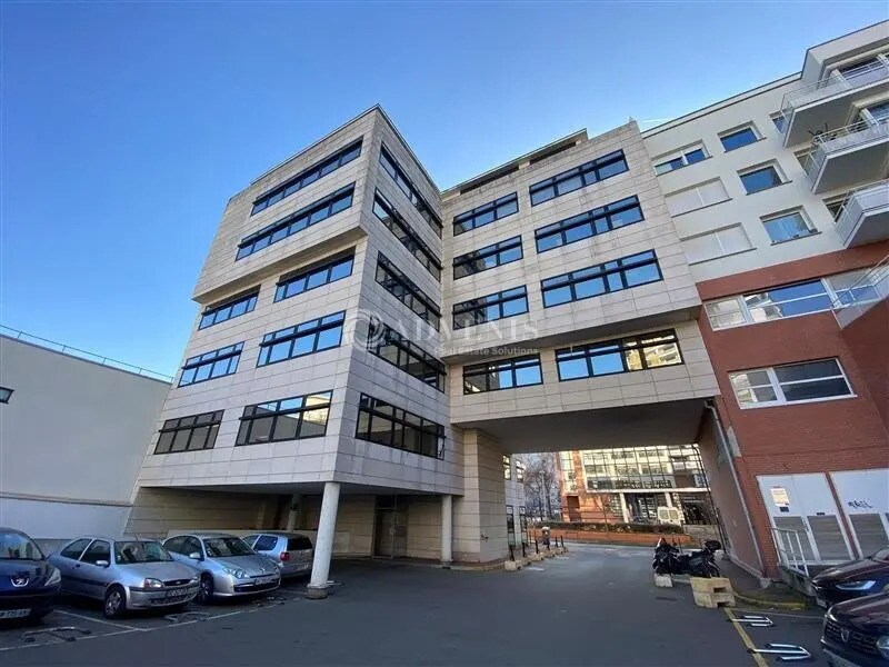Office in Issy-les-Moulineaux for lease Building Photo- Image 1 of 10