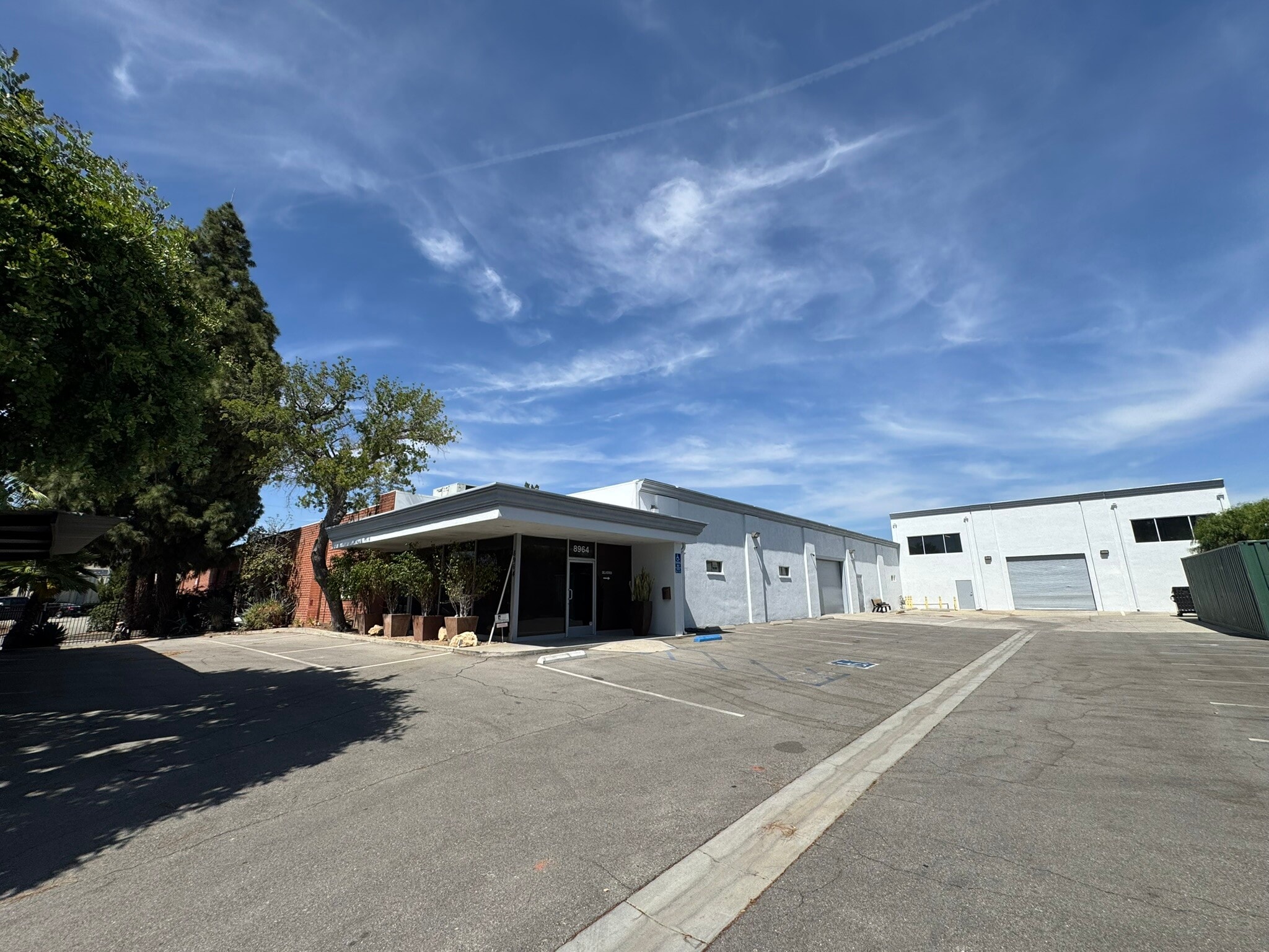 8964 Oso Ave, Chatsworth, CA for lease Building Photo- Image 1 of 5