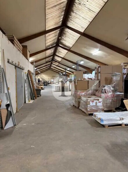 Flex in Comines for lease - Interior Photo - Image 2 of 7