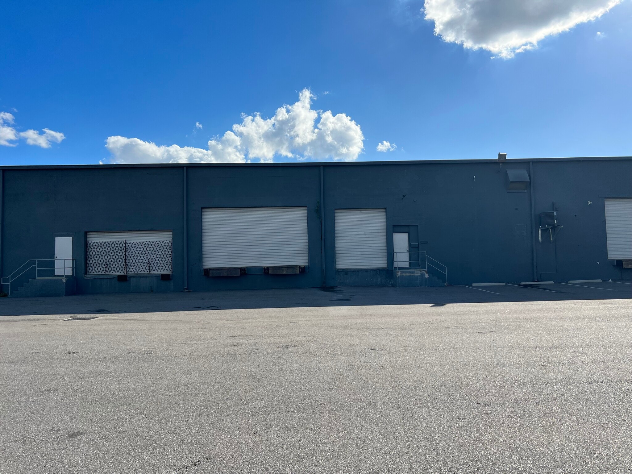 2717-2729 E Adamo Dr, Tampa, FL for lease Interior Photo- Image 1 of 4