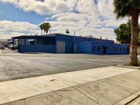 Bow Truss Warehouse With 70 Parking - Warehouse