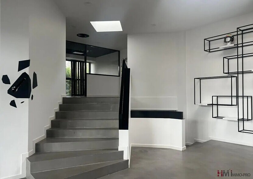 Office in Mont-Saint-Aignan for lease - Interior Photo - Image 2 of 8