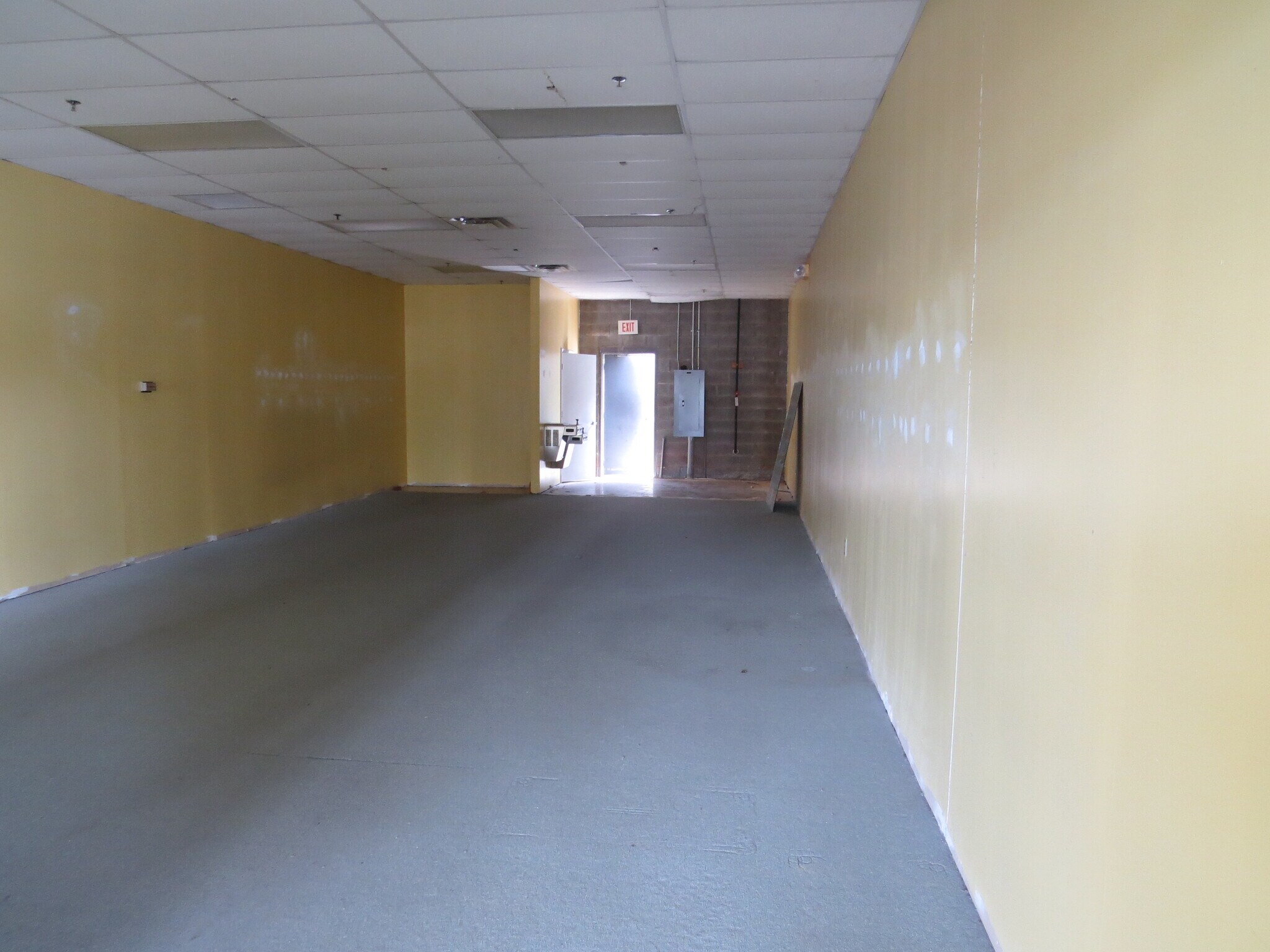 1084-1114 GA Highway 96, Kathleen, GA for lease Interior Photo- Image 1 of 7