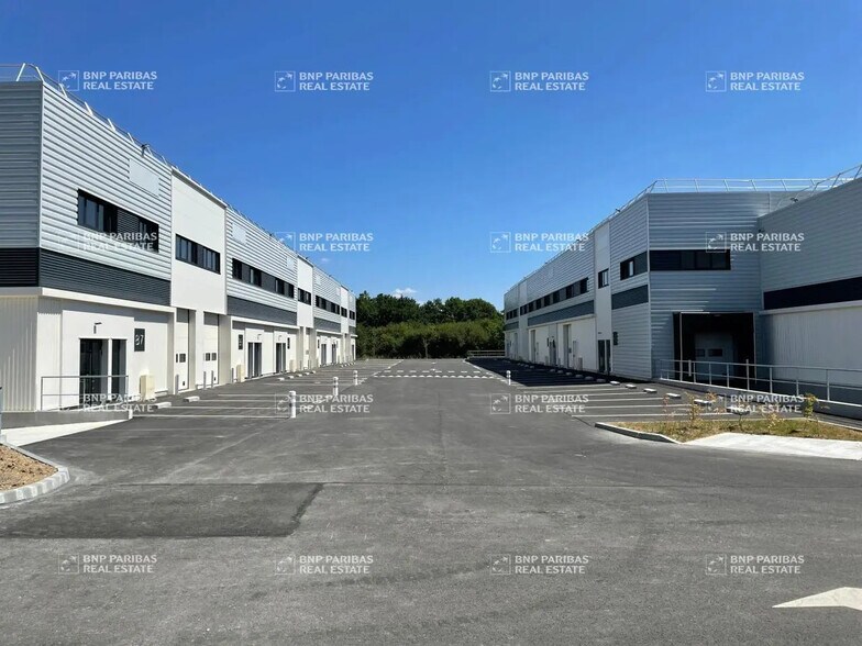 Office in Saint-Aignan-Grandlieu for lease - Building Photo - Image 2 of 14