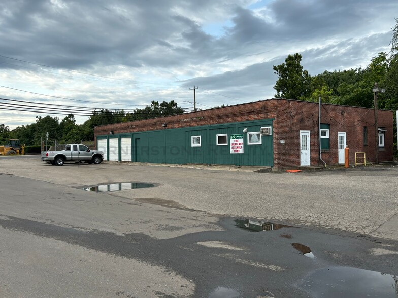 240 E Aurora St, Waterbury, CT for lease - Primary Photo - Image 1 of 5