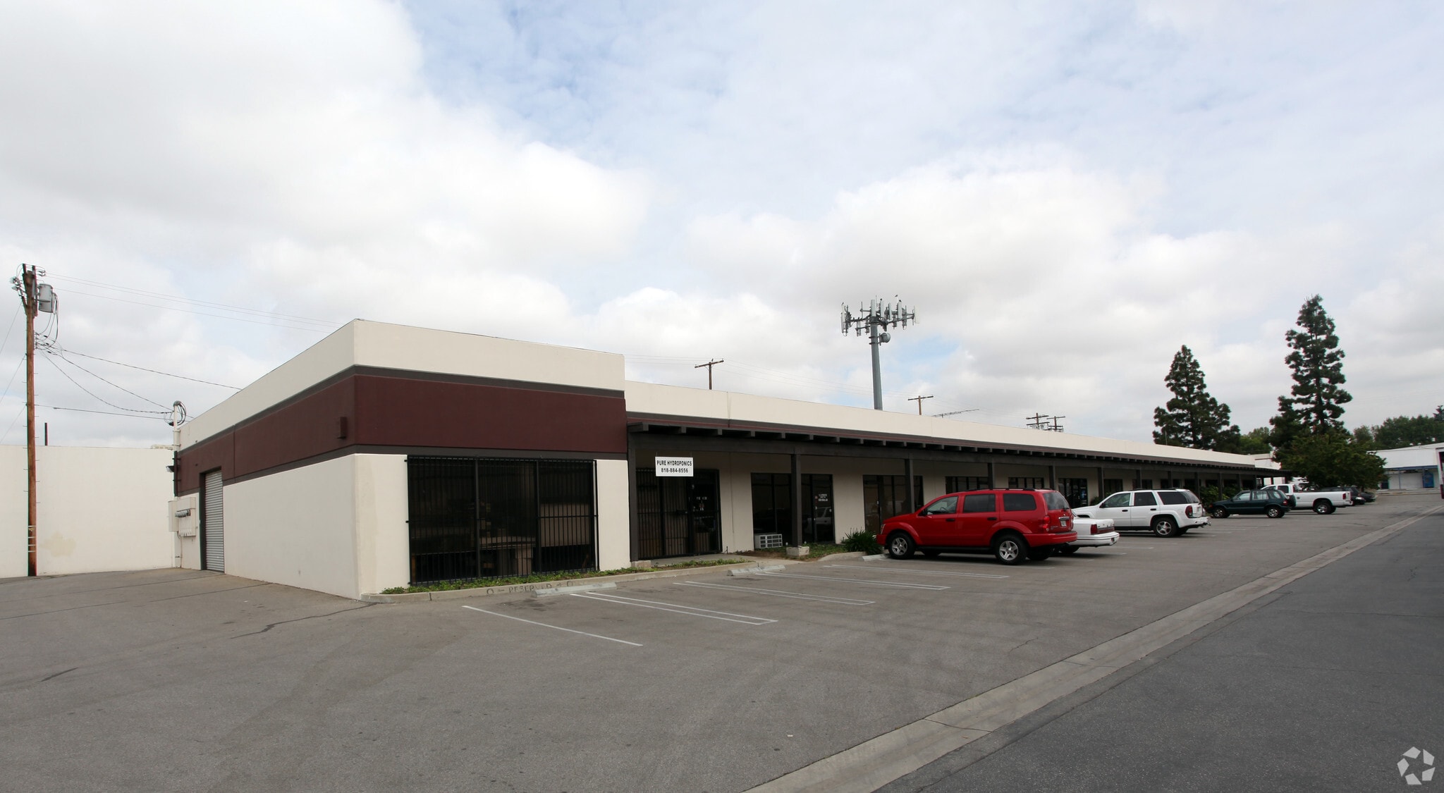 21430 Strathern St, Canoga Park, CA for lease Primary Photo- Image 1 of 4