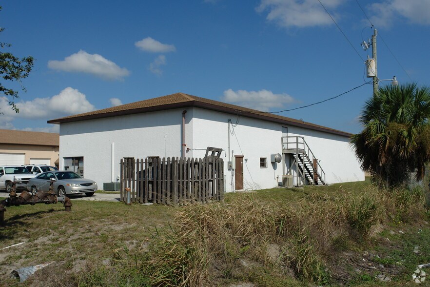 1200 Bell Ave, Fort Pierce, FL for lease - Building Photo - Image 3 of 4