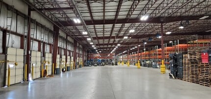 81 Page Dr, Franklin, KY for lease Interior Photo- Image 2 of 12