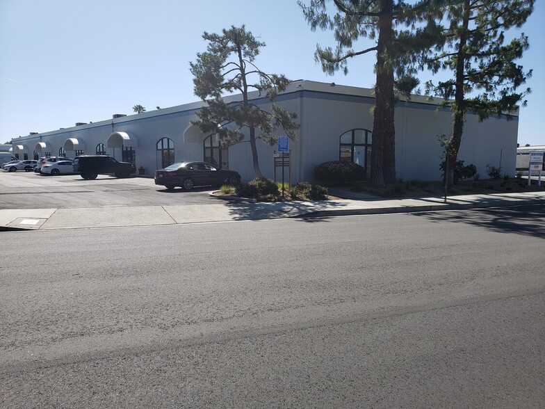 21110-21129 Osborne St, Canoga Park, CA for lease - Building Photo - Image 1 of 8