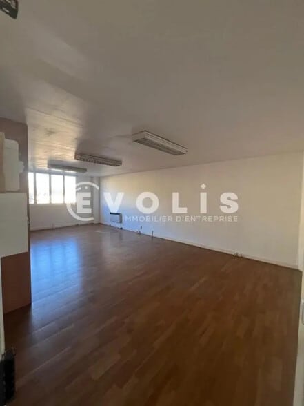 Office in Châtillon for lease - Interior Photo - Image 2 of 7