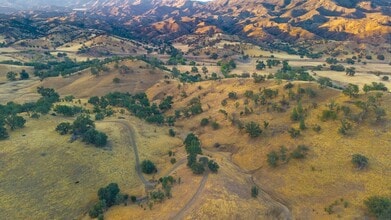 47069 Crump Ln, Coalinga, CA - AERIAL map view