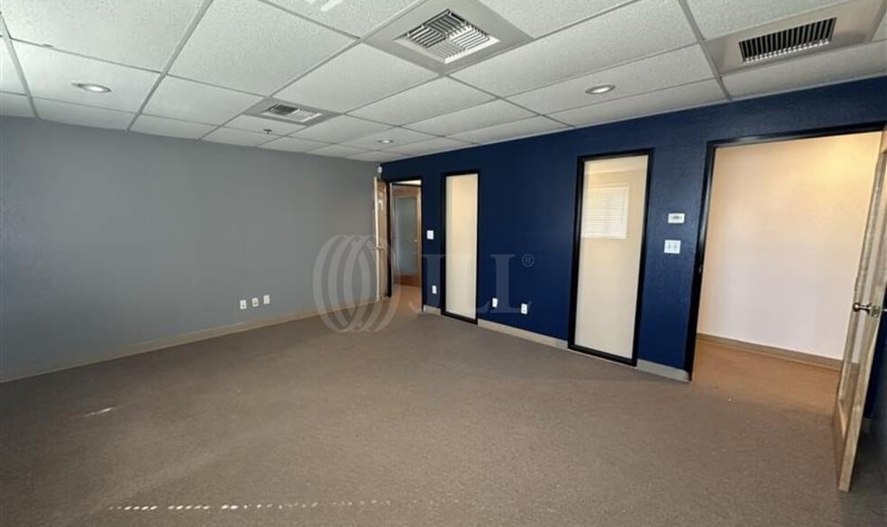 8837 Lankershim Blvd, Sun Valley, CA for sale - Interior Photo - Image 3 of 12