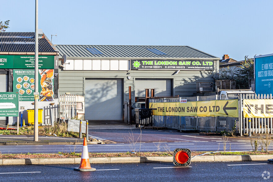 Fordview/New Road Industrial Estate. portfolio of 4 properties for sale on LoopNet.com - Primary Photo - Image 2 of 4