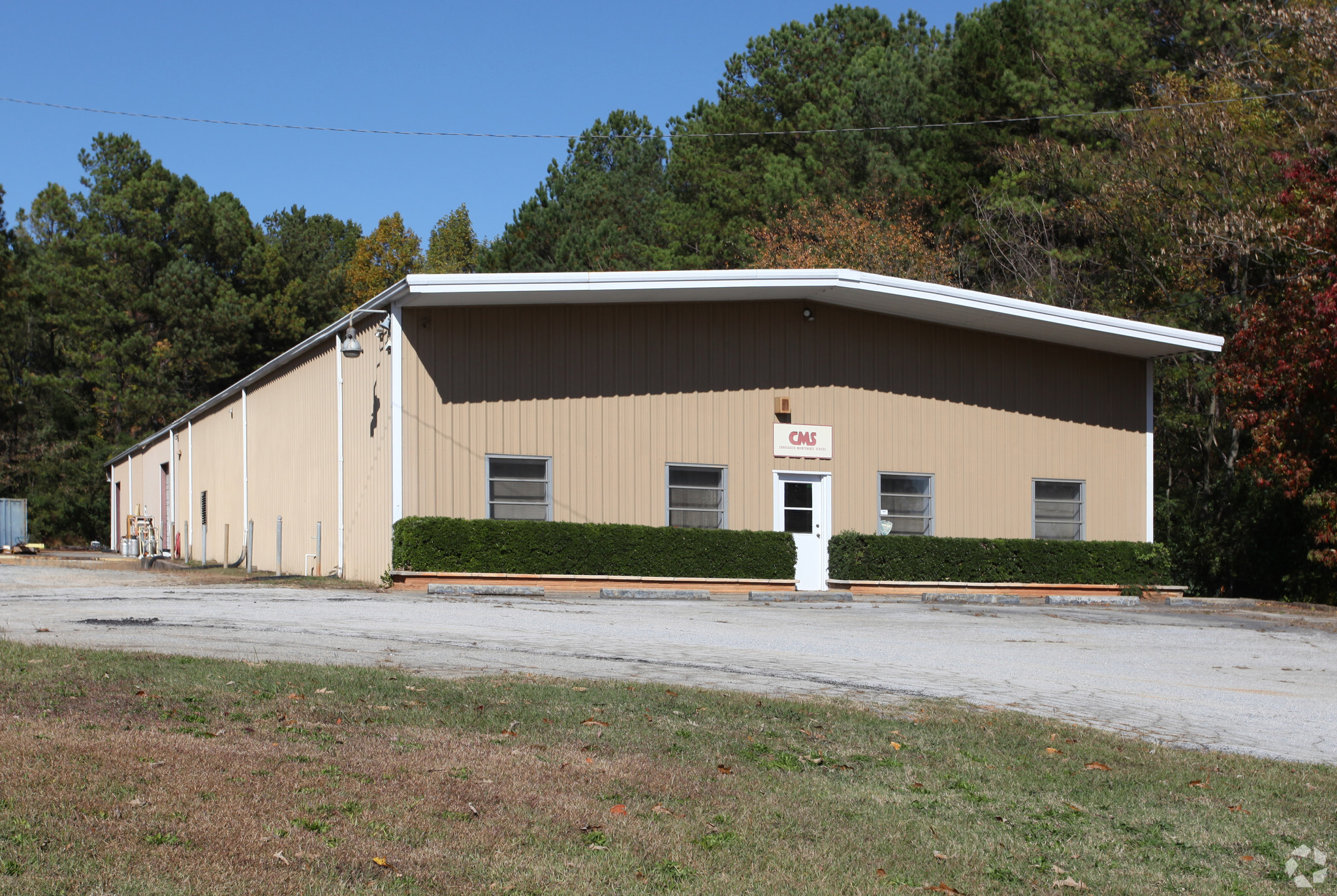 6034 Hillandale Dr, Lithonia, GA for lease Primary Photo- Image 1 of 3