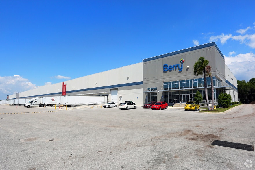 7911 25th Ct E, Sarasota, FL for sale - Primary Photo - Image 1 of 1