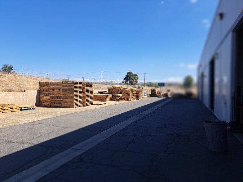 29885 2nd St, Lake Elsinore, CA for lease - Building Photo - Image 2 of 6