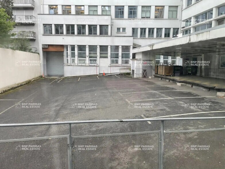 Flex in Paris for lease - Building Photo - Image 1 of 1